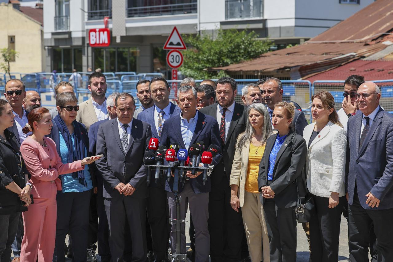 CHP Lideri Özel, Kartalkaya Faciası Duruşmasına Katıldı: Esas Sanık Olması Gerekenler Bugün Hâkim Karşısında Değiller