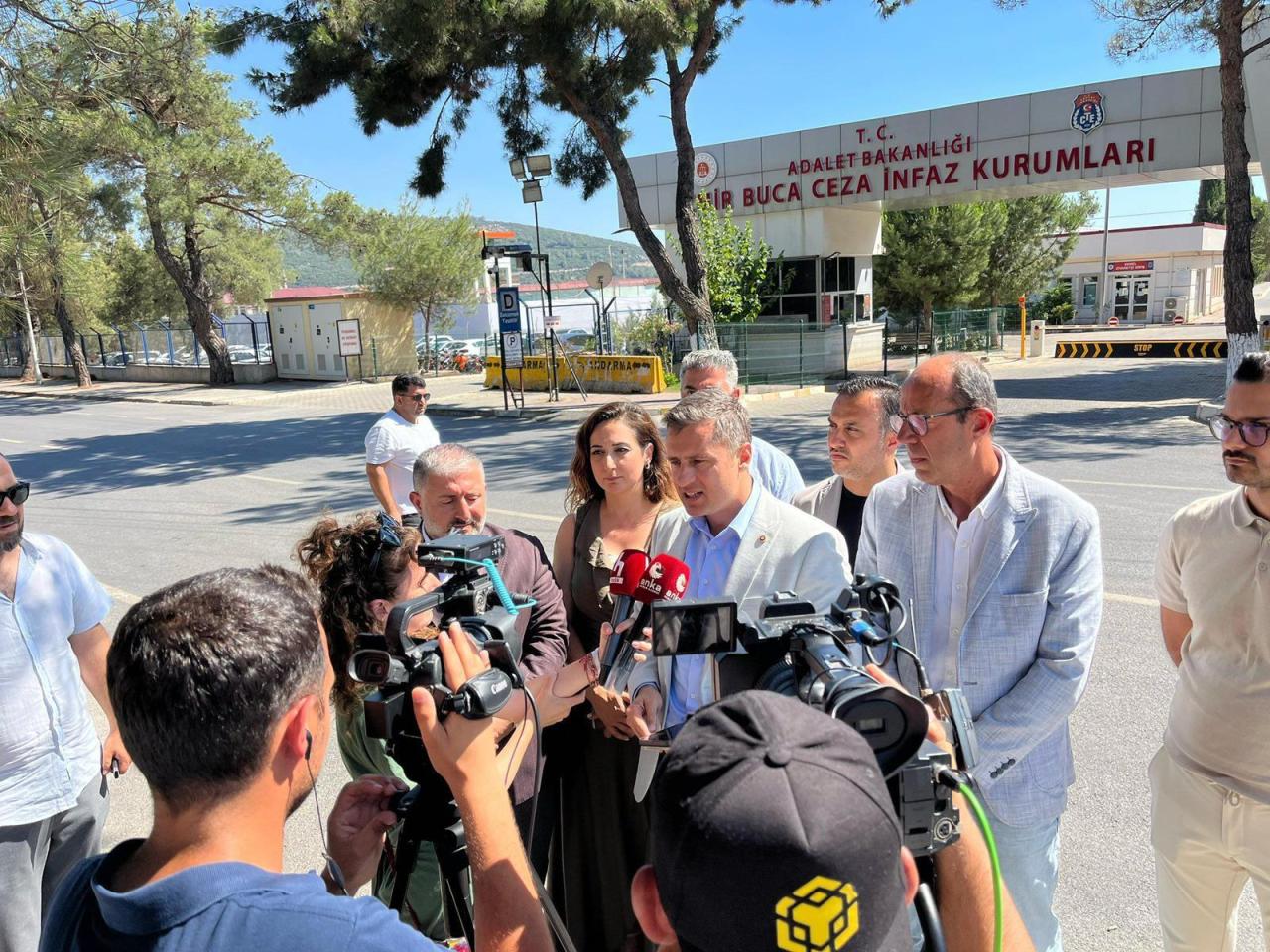 Deniz Yücel: “20 Yıllık Hukukçu Olarak Söylüyorum, Bu Davanın Ceza Hukuku veya Dolandırıcılık Boyutu Yoktur”