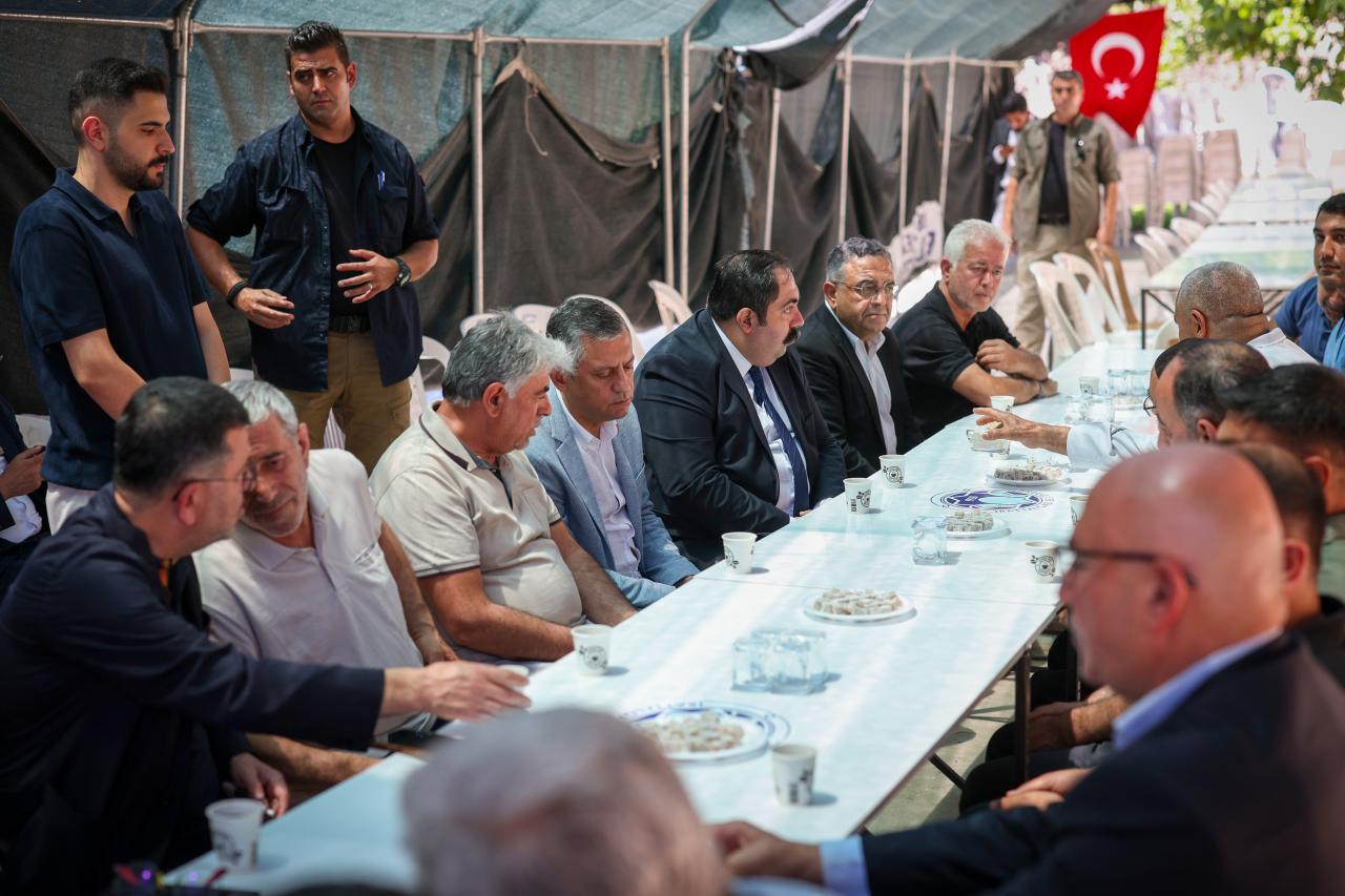 CHP Genel Başkanı Özgür Özel'den Şehit Piyade Teğmen Furkan Sert’in Ailesine Taziye Ziyareti