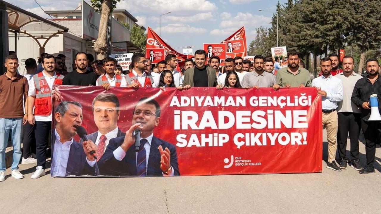 CHP Gençlik Kolları'ndan 48 Derece Sıcakta Adıyaman'da Gençlik Korteji