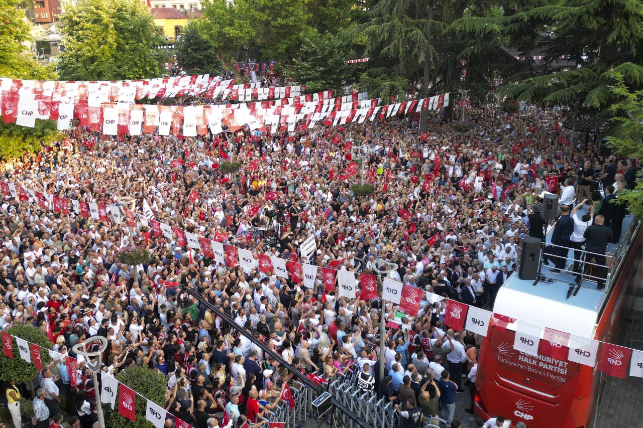 CHP Lideri Özgür Özel: “Ekrem Başkan Eninde Sonunda Çıkacak ve Cumhurbaşkanı Olacak”