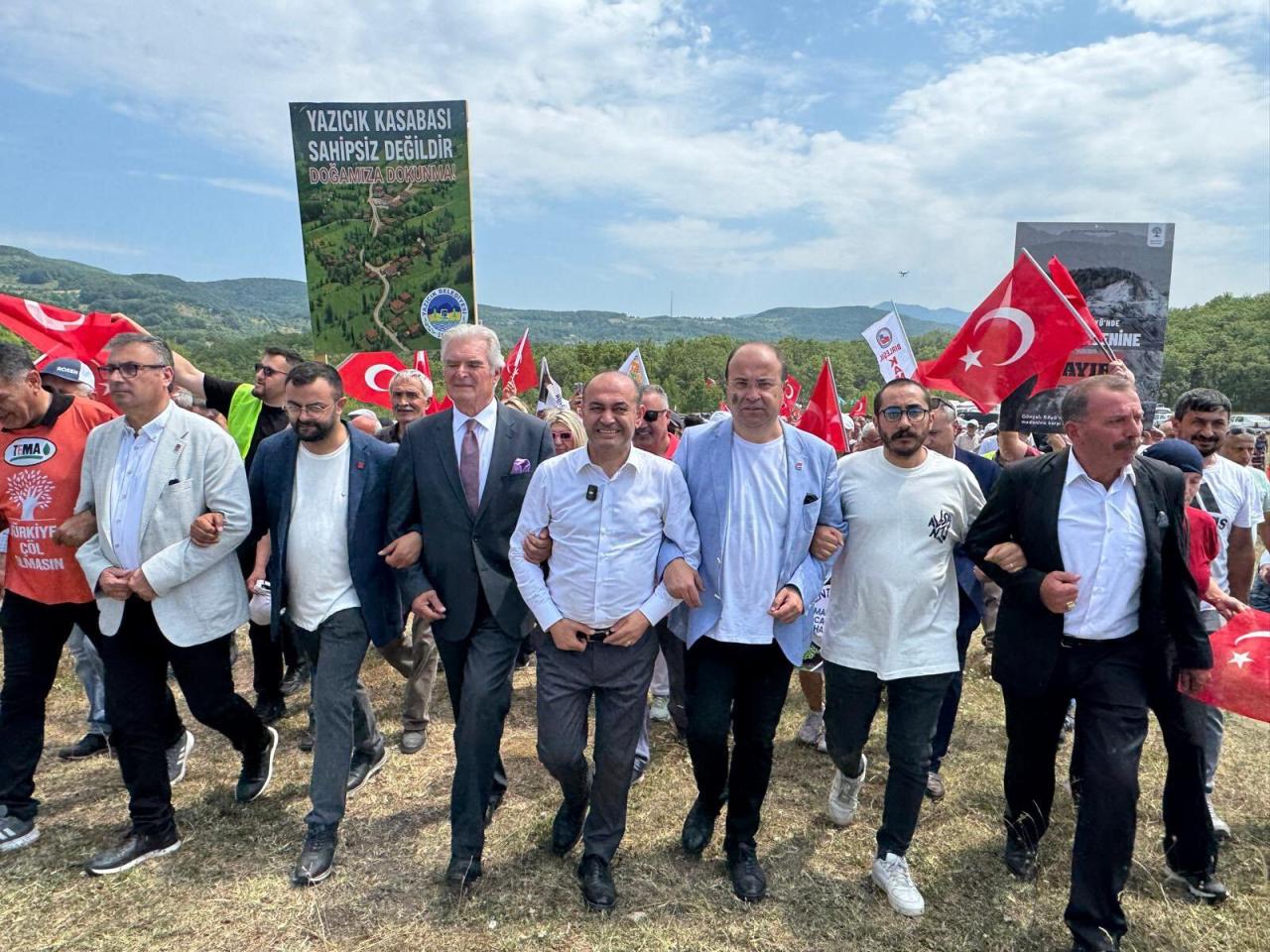 Özgür Karabat'tan Köyündeki Maden Projesine Tepki: 