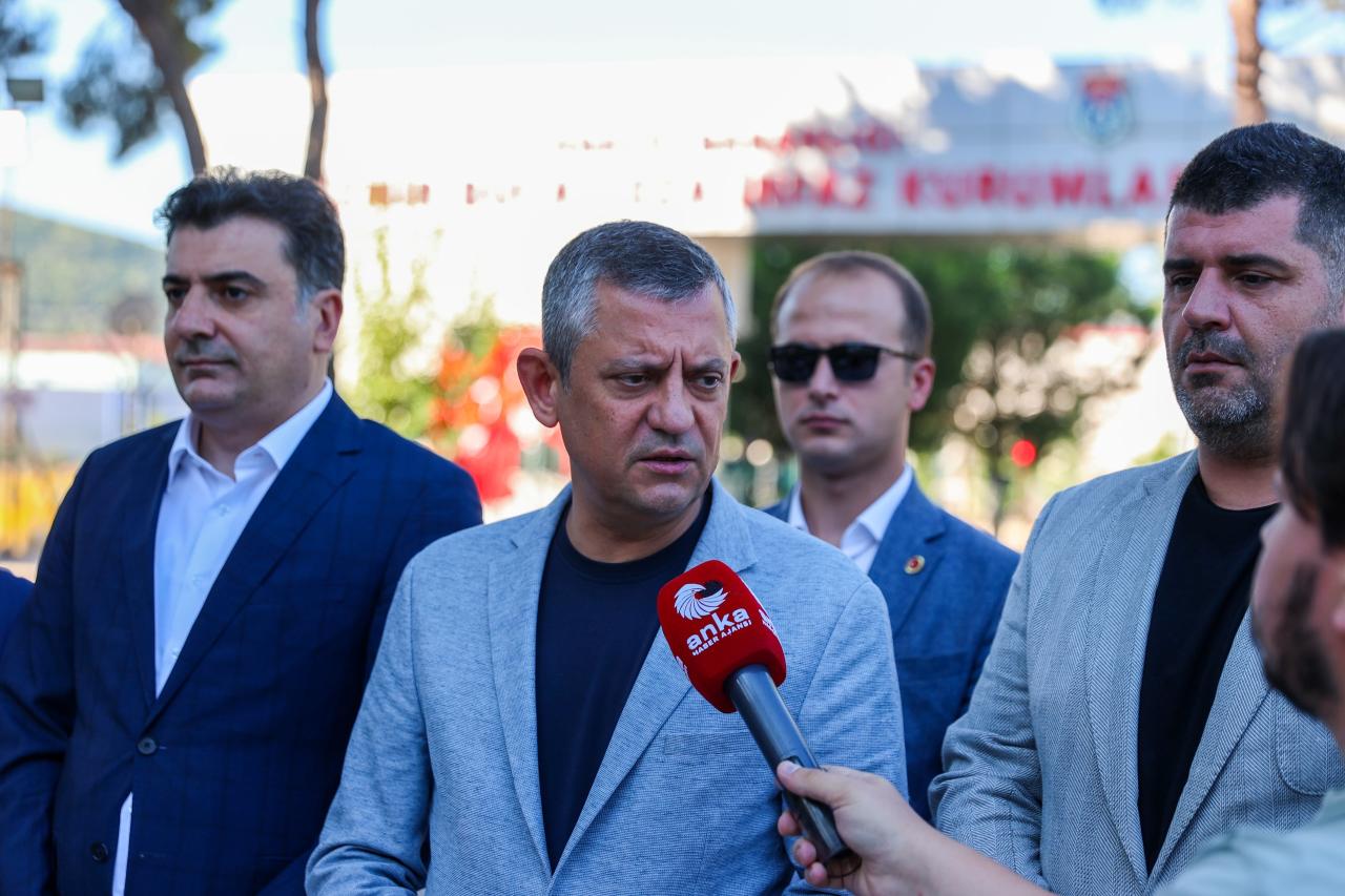 CHP Lideri Özgür Özel: “İzmir’de Sanki Birilerini Dolandırmak İçin Teşekkül Oluşturulmuş Gibi Bir Algı Yaratıldı”