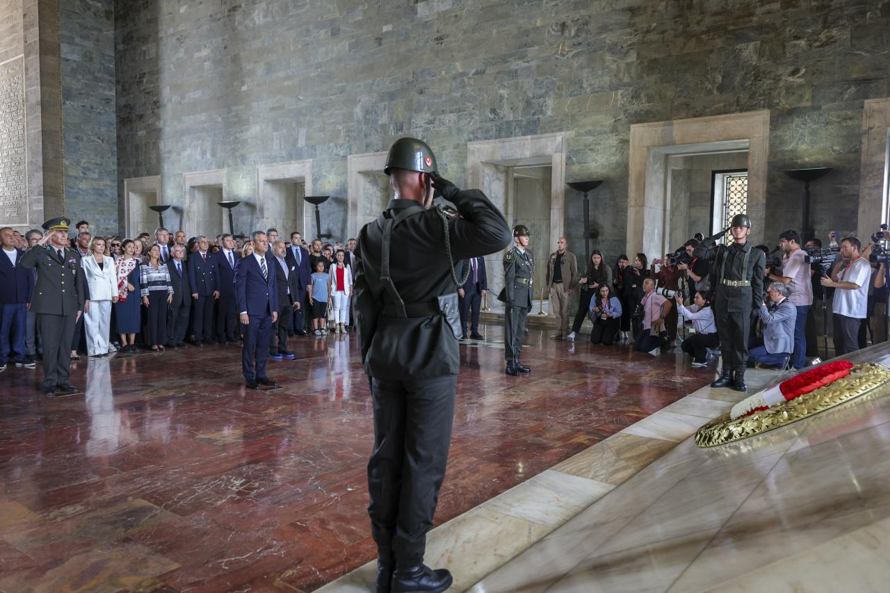 CHP Lideri Özgür Özel: “Lozan Barış Antlaşması Ülkemizin Tapu Senedidir, Yaşasın Tam Bağımsız Türkiye Cumhuriyeti”
