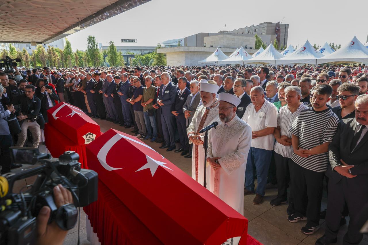 CHP Lideri Özgür Özel, Şehit AKUT Gönüllülerinin Cenaze Törenine Katıldı