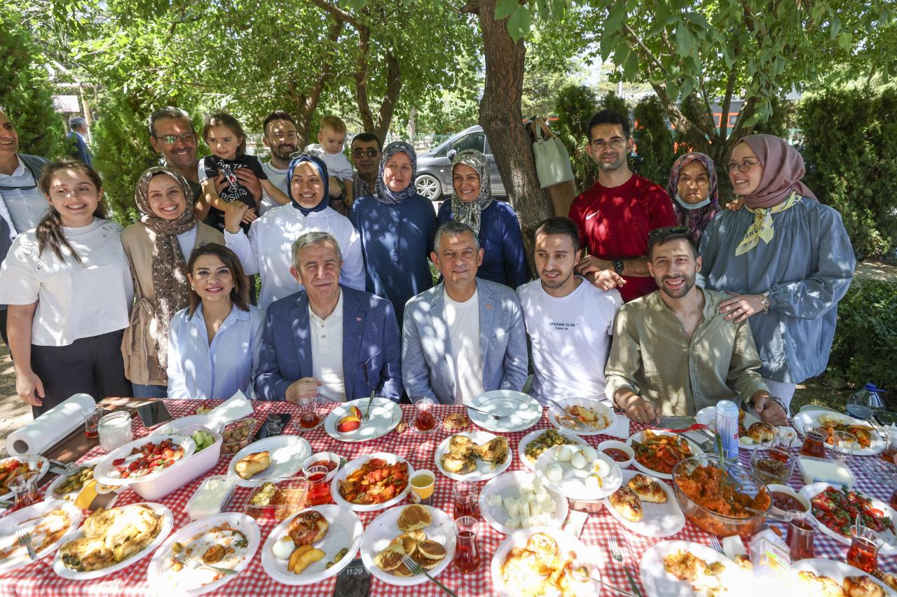 Cumhuriyet Halk Partisi Genel Başkanı Özgür Özel, Ankara'da...