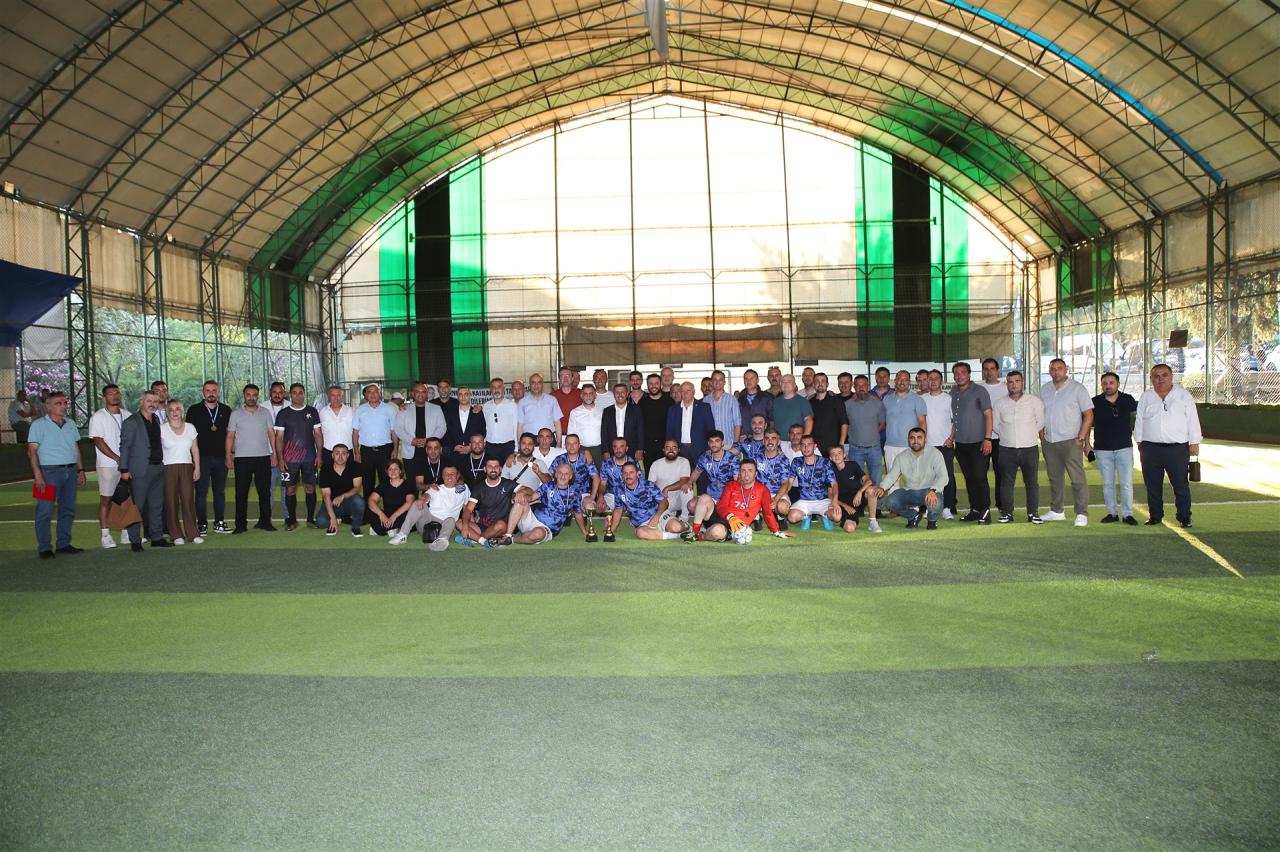 SENDİKAL DAYANIŞMAYLA DÜZENLENEN FUTBOL TURNUVASINDA ŞAMPİYON ULAŞIM HİZMETLERİ OLDU