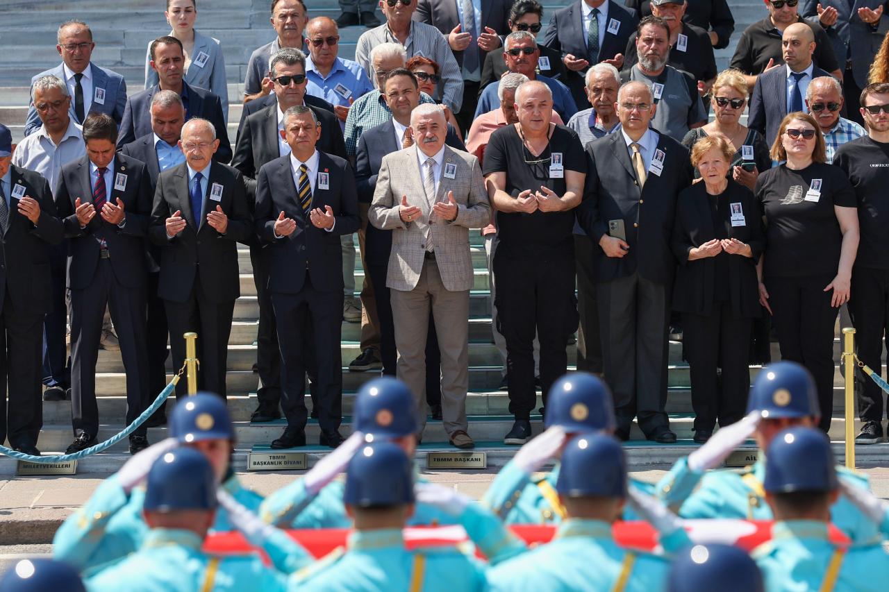 CHP Genel Başkanı Özgür Özel, Cumhuriyet Senatosu CHP Tokat Üyesi Metin Somuncu'nun Cenaze Törenine Katıldı