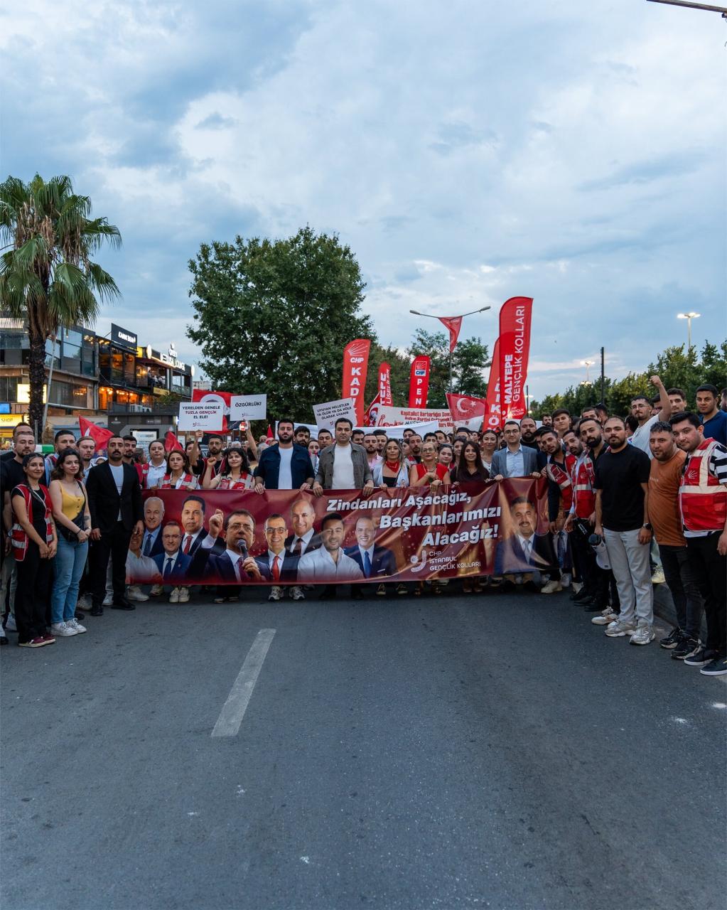 CHP Gençlik Kortejinde “Diplomasız Erdoğan” Sloganına Polis “Kanunsuz Slogan” Anonsuyla Müdahale Etti