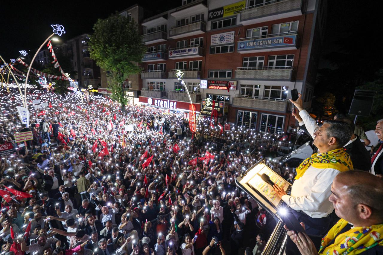 Cumhuriyet Halk Partisi Genel Başkanı Özgür Özel: “AK Parti’nin Kara Düzenine Karşı Omuz Omuza İktidara Yürüyoruz”