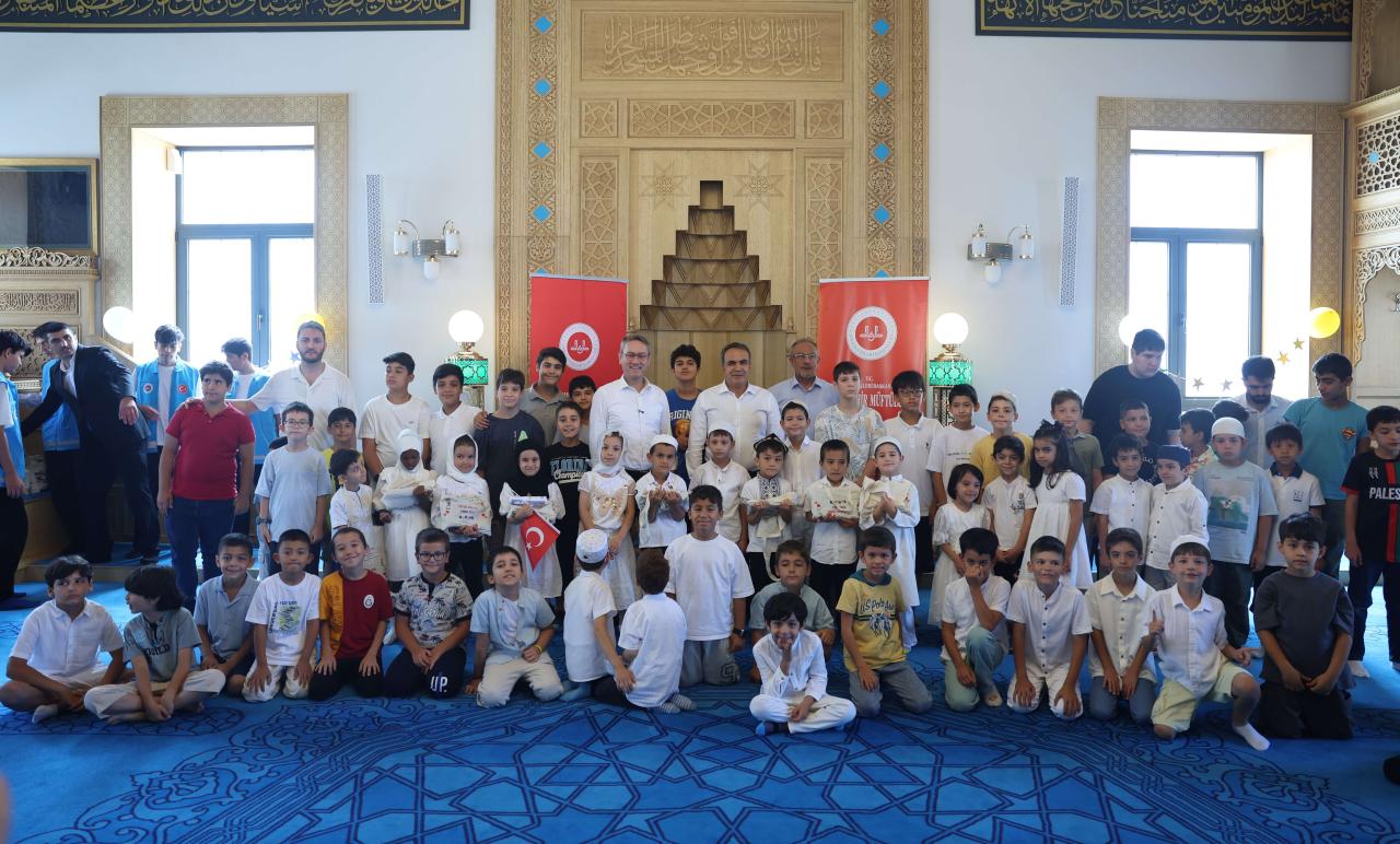 BAŞAKŞEHİR'İN KUR’AN ÇİÇEKLERİ YAZ EĞİTİMLERİNİ TAMAMLADI!