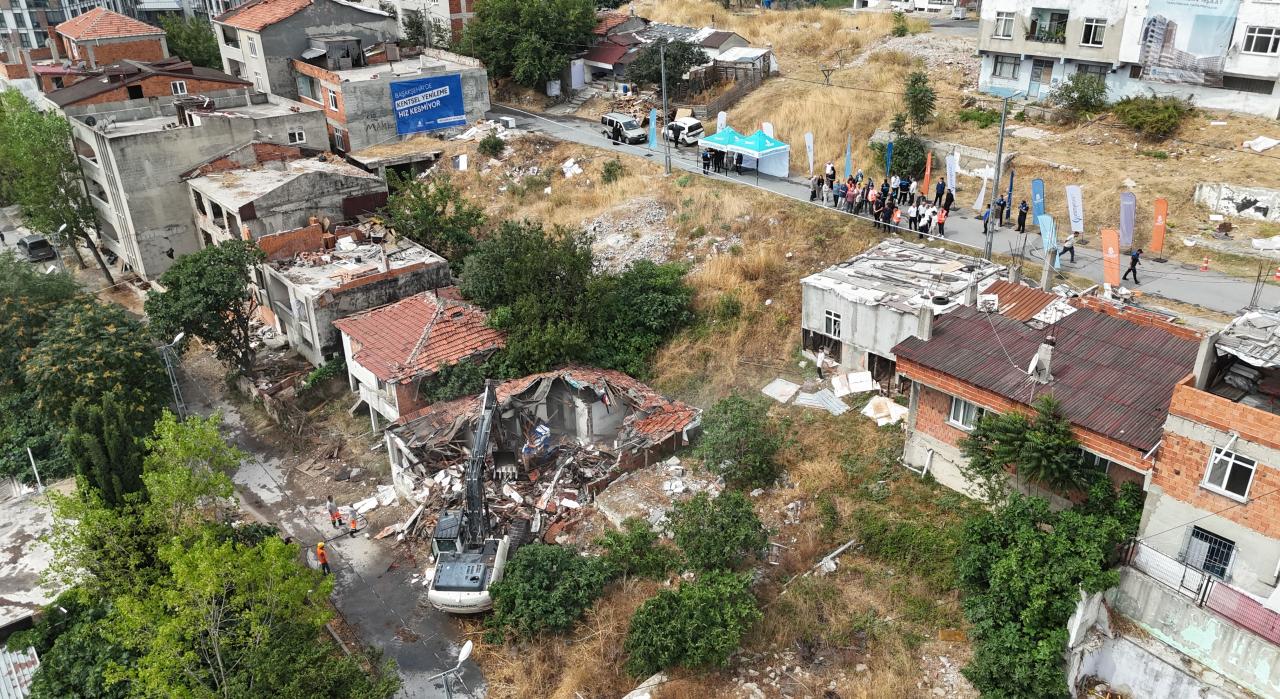 BAŞAKŞEHİR'DE KENTSEL YENİLEME HIZ KESMİYOR!