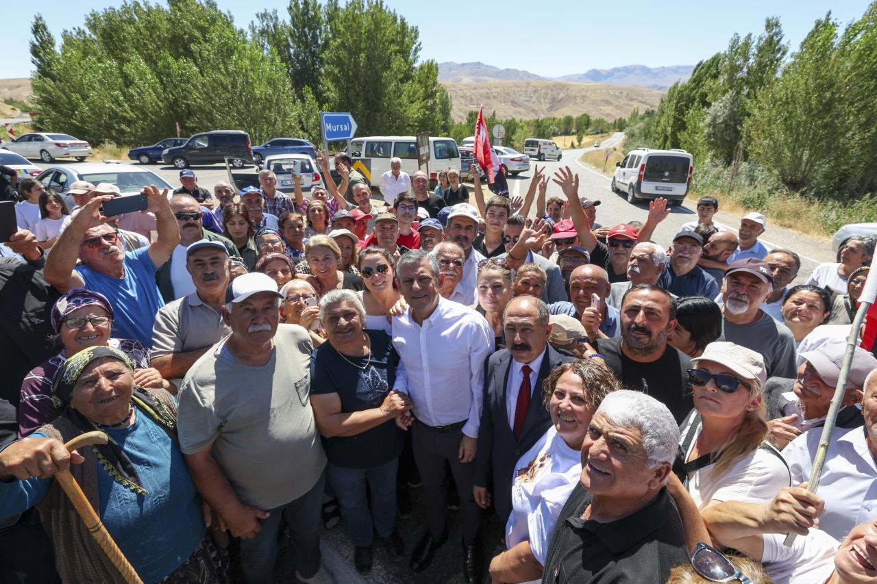 Cumhuriyet Halk Partisi Genel Başkanı Özgür Özel, Sivas'ta...