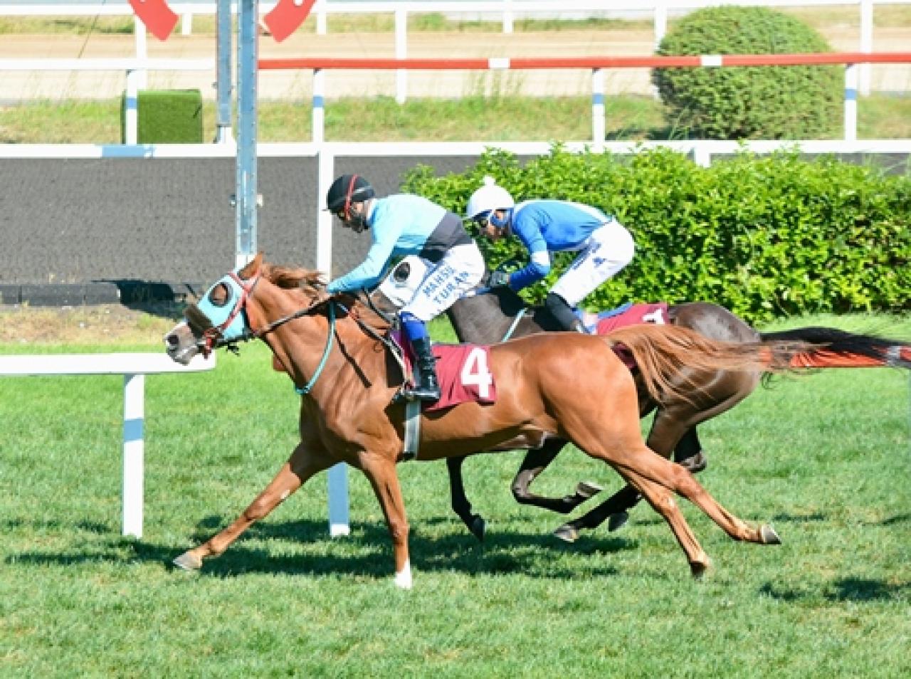 Nevzat Zaimoğlu Koşusu’nda galibiyete Uçan Hüma ulaştı