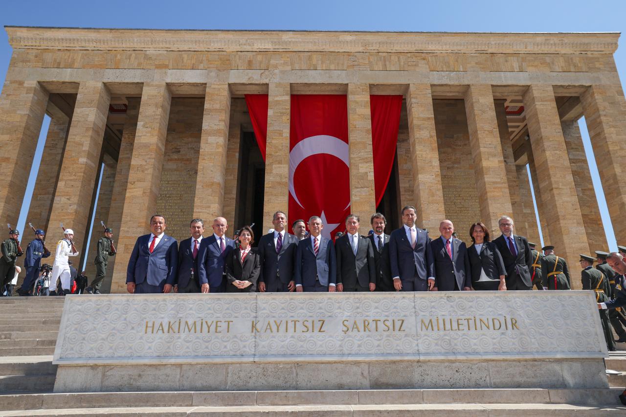 CHP Genel Başkanı Özgür Özel, 30 Ağustos Resmi Törenine Katıldı