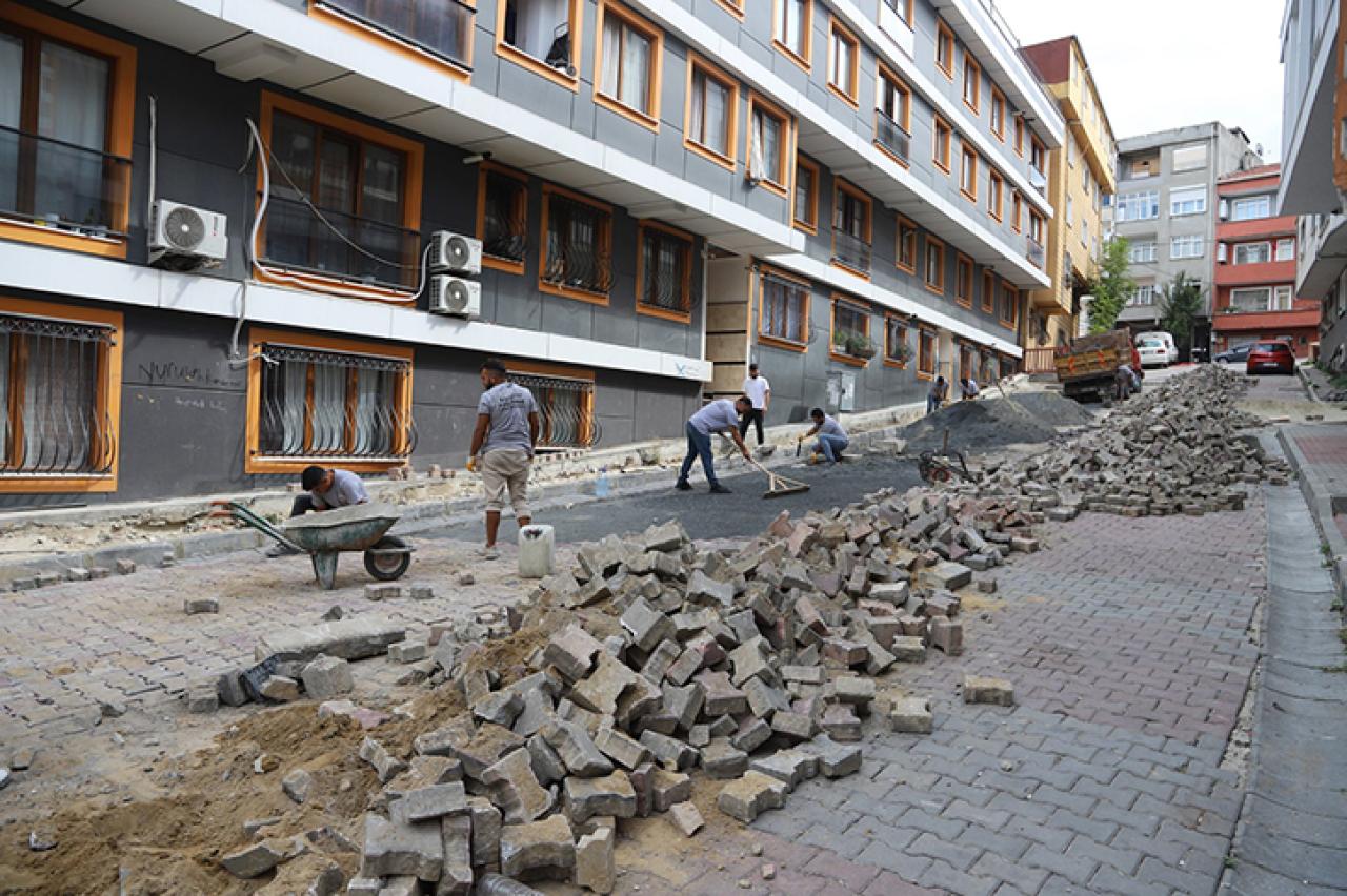KÂĞITHANE’DE YOL BAKIM VE ASFALTLAMA ÇALIŞMALARI SÜRÜYOR