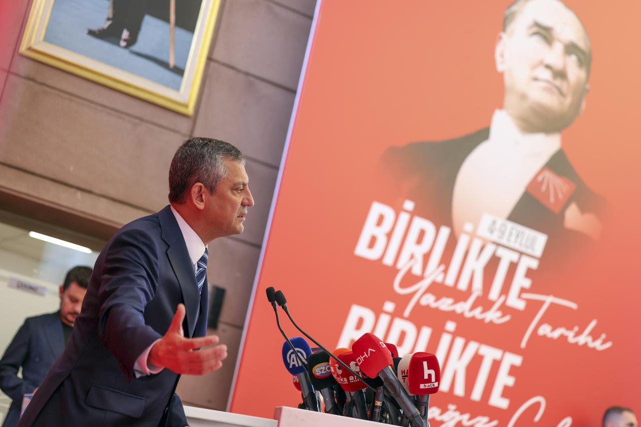 CHP Lideri Özgür Özel: Bu Parti, 106 Yıl Önceki Kararlılığında; Kadroları, O Günkü Kadroların Azim ve Cesaretindedir