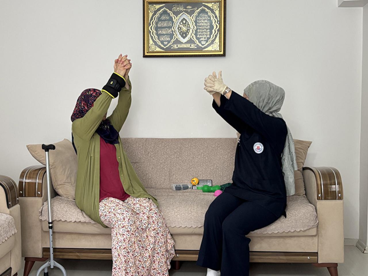 KÂĞITHANE’DE EVDE FİZİK TEDAVİYLE SAĞLIK KAPIYA GELİYOR