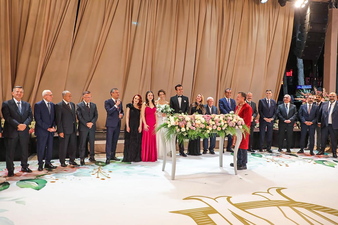 CHP Genel Başkanı Özgür Özel Asım Mert ve Fatma Deniz Çiftinin Nikah Törenine Katıldı