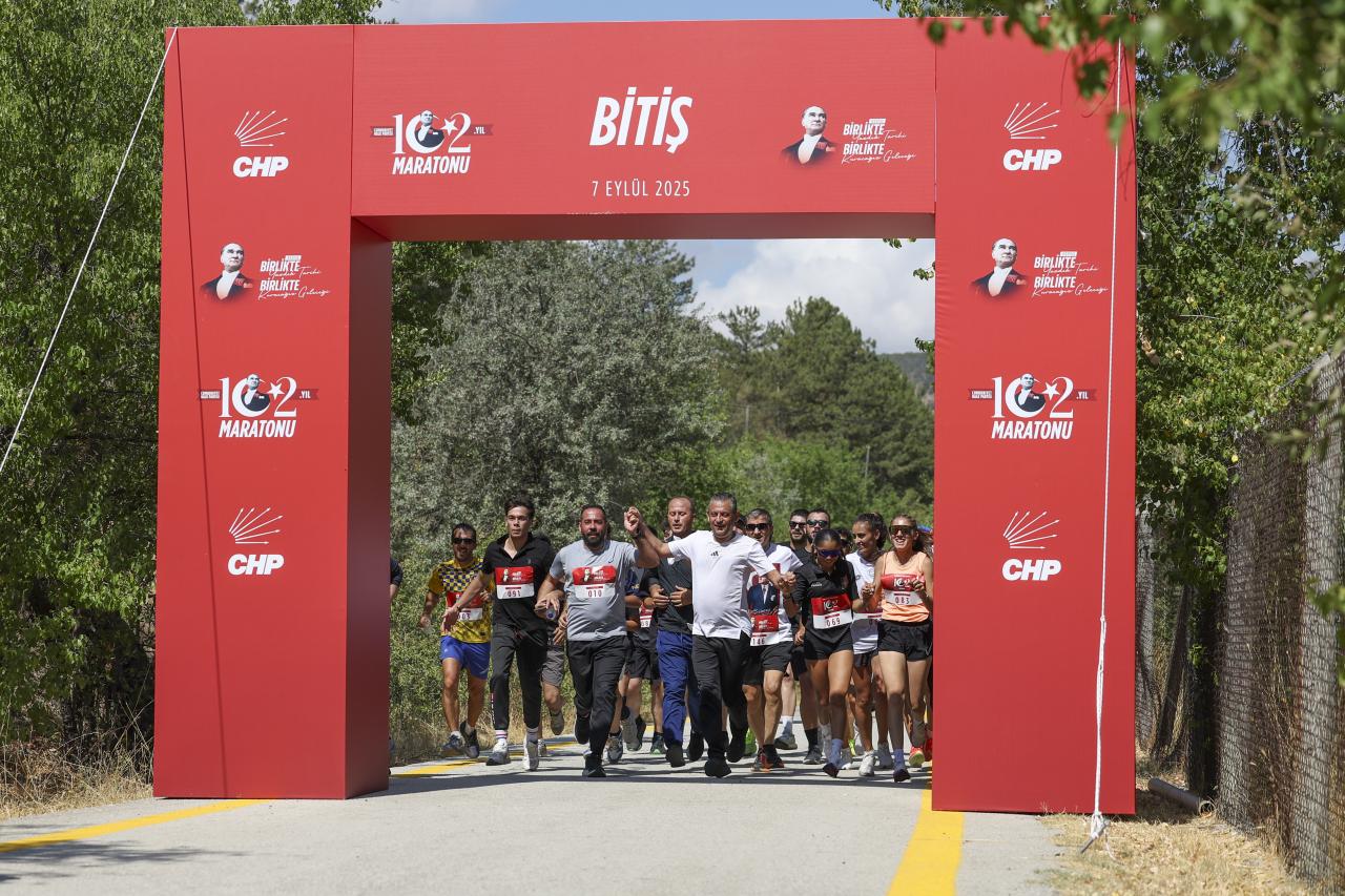 Cumhuriyet Halk Partisi Genel Başkanı Özgür Özel: “102’nci Yıl Koşusunu Gençlerle El Ele Koştuk”