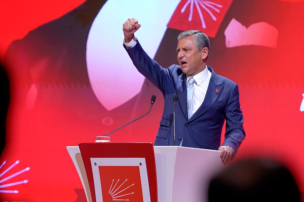 CHP Lideri Özel: Sabırla, Azimle Mücadele Edecek; Bir Buğday Tanesi Gibi, Dünden Belli Olan Fırtınaya Asla Baş Eğmeyeceğiz