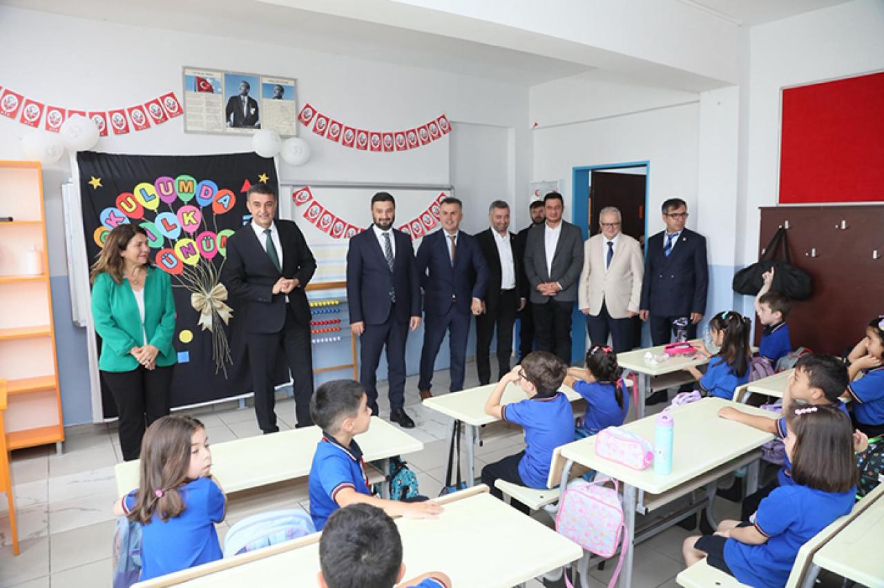 KÂĞITHANE’DE OKULLAR YENİ DÖNEME KAPILARINI AÇTI