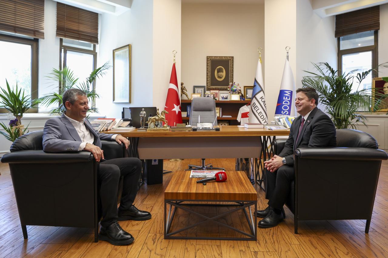 CHP Genel Başkanı Özgür Özel, Kadıköy Belediye Başkanı Mesut Kösedağı’n Ziyaret Etti