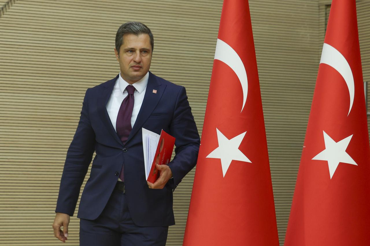 Deniz Yücel: “Ankara'daki Mahkeme, Millet İradesini Gasp Eden Kifayetsiz Muhterislere En Net Mesajı Vermiştir”