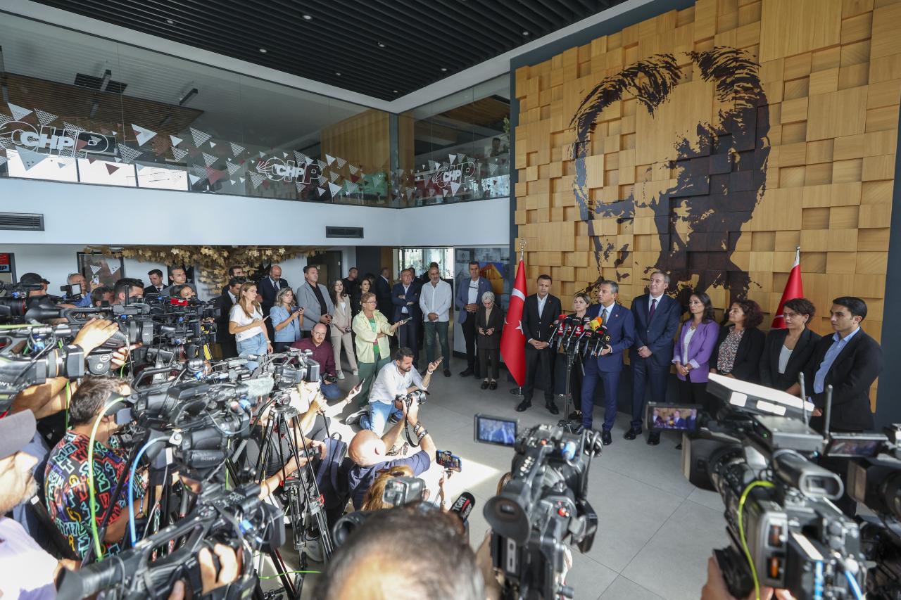 CHP Lideri Özgür Özel: “İktidar Yürüyüşümüz, Araçsallaştırılmış Mahkeme ve Hakimlerce Engellenemez”