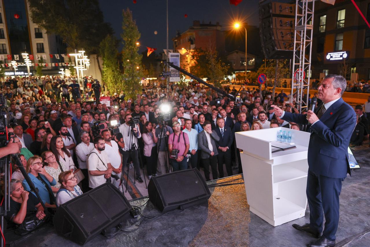 Cumhuriyet Halk Partisi Genel Başkanı Özgür Özel: “Parti İçinde, Parti Dışında Seçilmemiş Kimseye Hürmetimiz Yoktur”