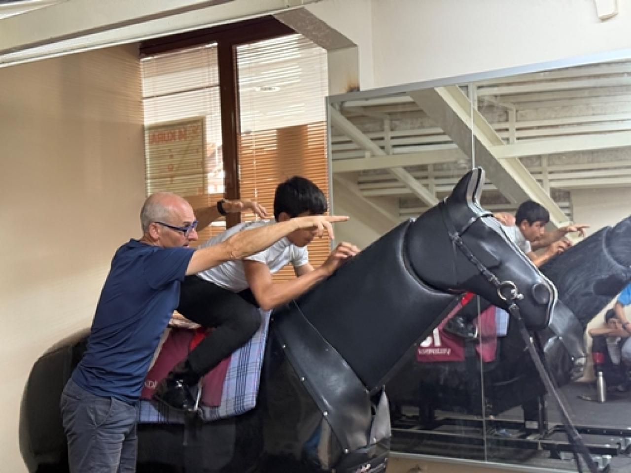 Richard Perham apranti kursiyerlerimize eğitim vermek için İstanbul’a geldi