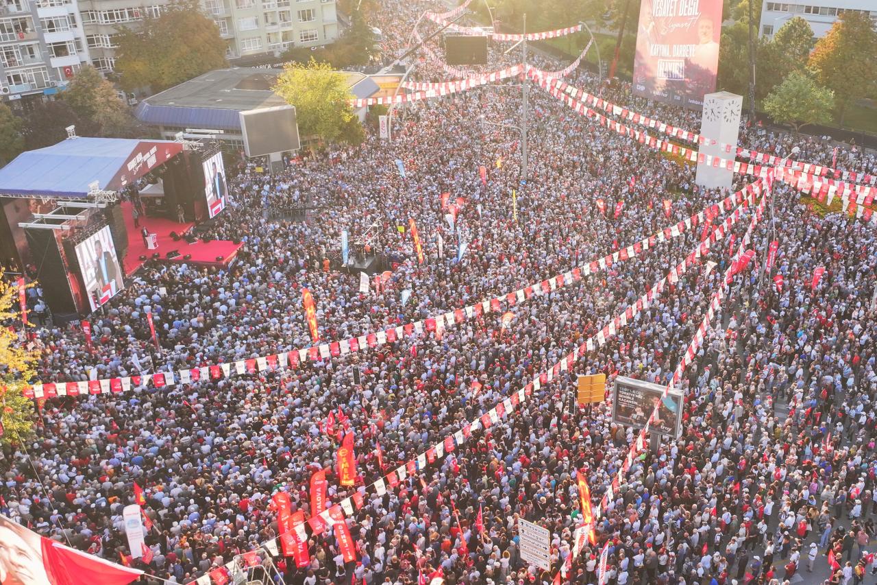 CHP Lideri Özgür Özel: “CHP, Sizin Gibi Konjonktürün Değil; Tarihin, Millî Mücadelenin ve Türk Milletinin Partisidir”