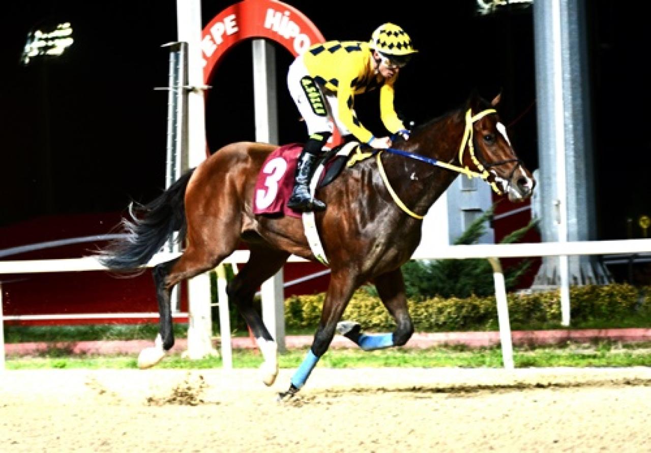 Kocaeli Üniversitesi Koşusu'nu Tenacious Khan kazandı