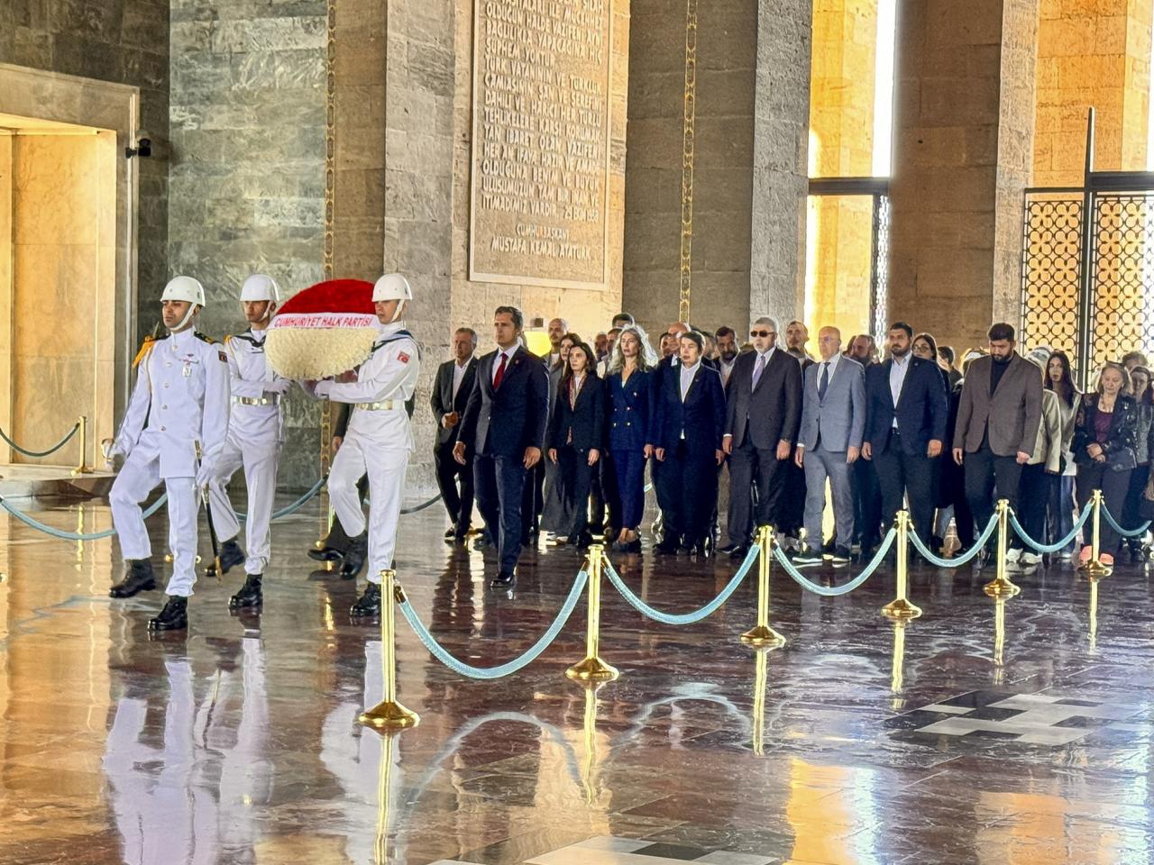 CHP Heyeti, 22.Olağanüstü Kurultay Öncesi Anıtkabir’i Ziyaret Etti