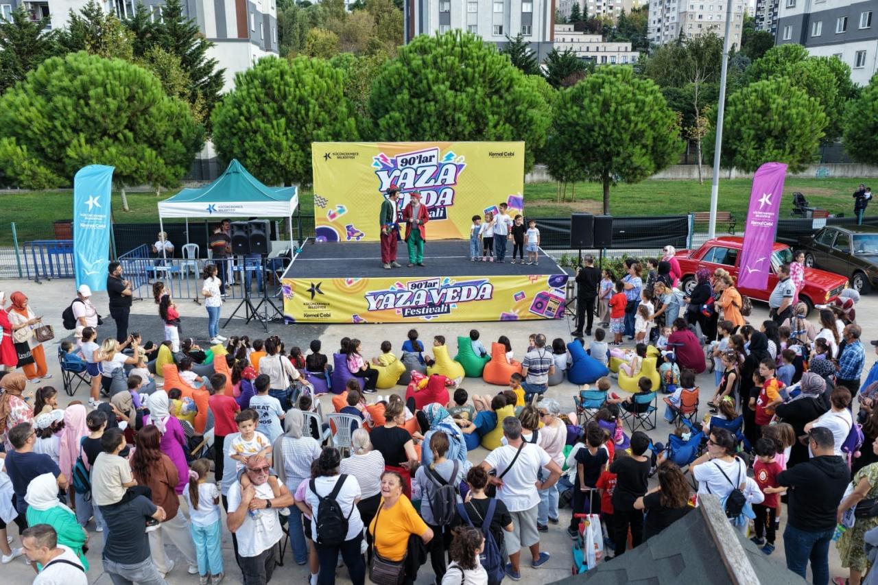 90’LAR KONSEPTLİ YAZA VEDA FESTİVALİ BÜYÜK İLGİ GÖRDÜ