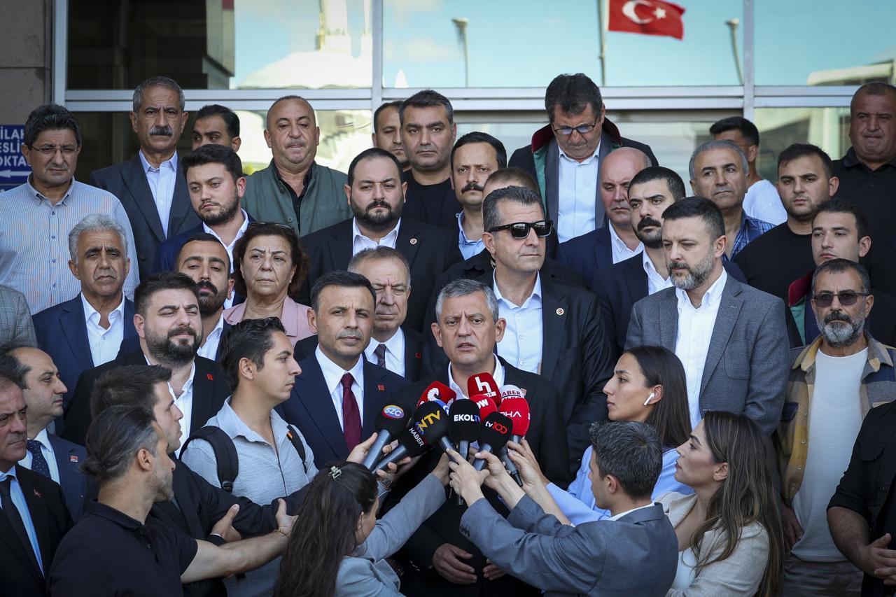 CHP Genel Başkanı Özgür Özel: “Özgür Çelik’e Baş Eğdiremedikleri İçin Kendisini Siyasetten Men Etmeye Çalışıyorlar”