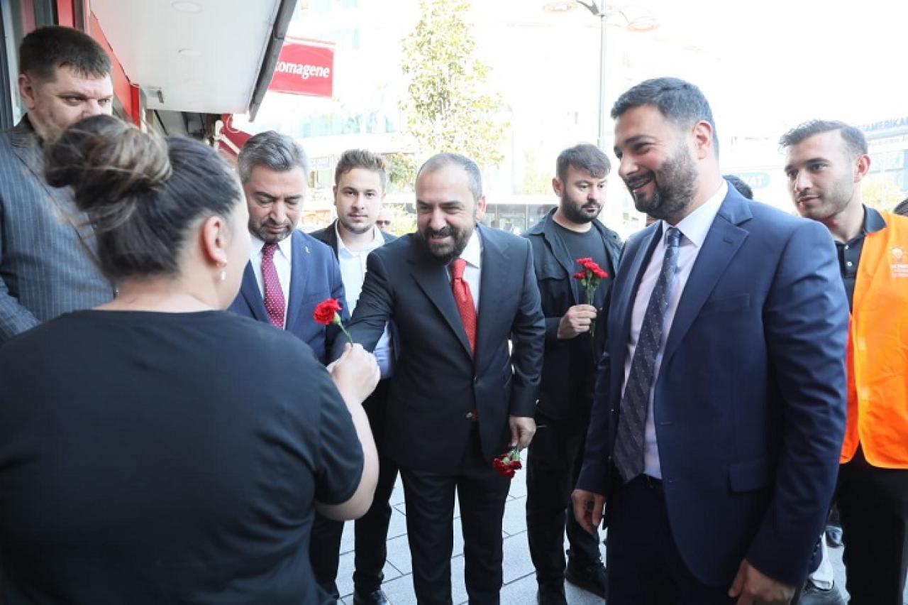 AK PARTİ ÜST DÜZEY TEMSİLCİLERİ KAĞITHANE'DE VATANDAŞLARLA BULUŞTU