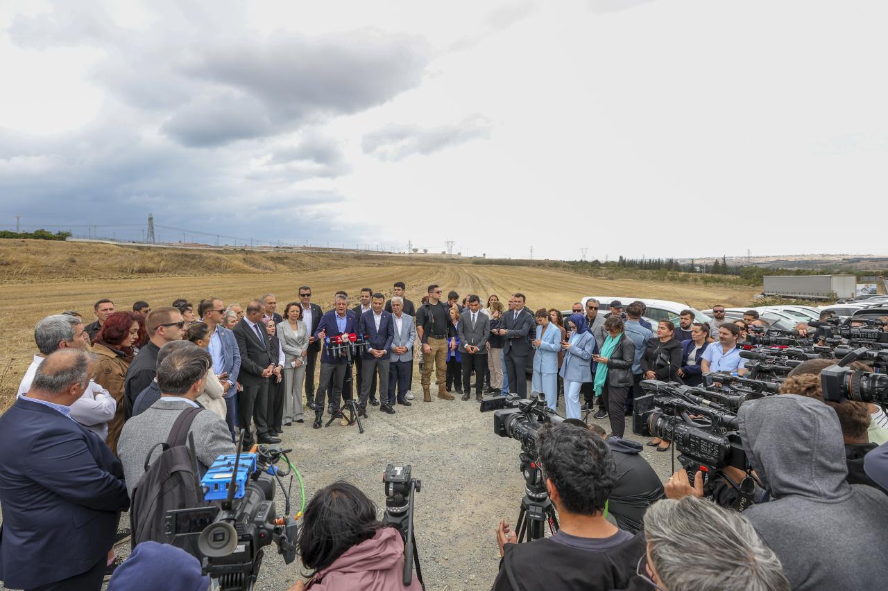 CHP Lideri Özgür Özel: “Bir Tarafta Yargılanmayan ve Yargılayan Bir Yiğit, Karşısında Gözüne Bakamayan İddia Makamı Var”