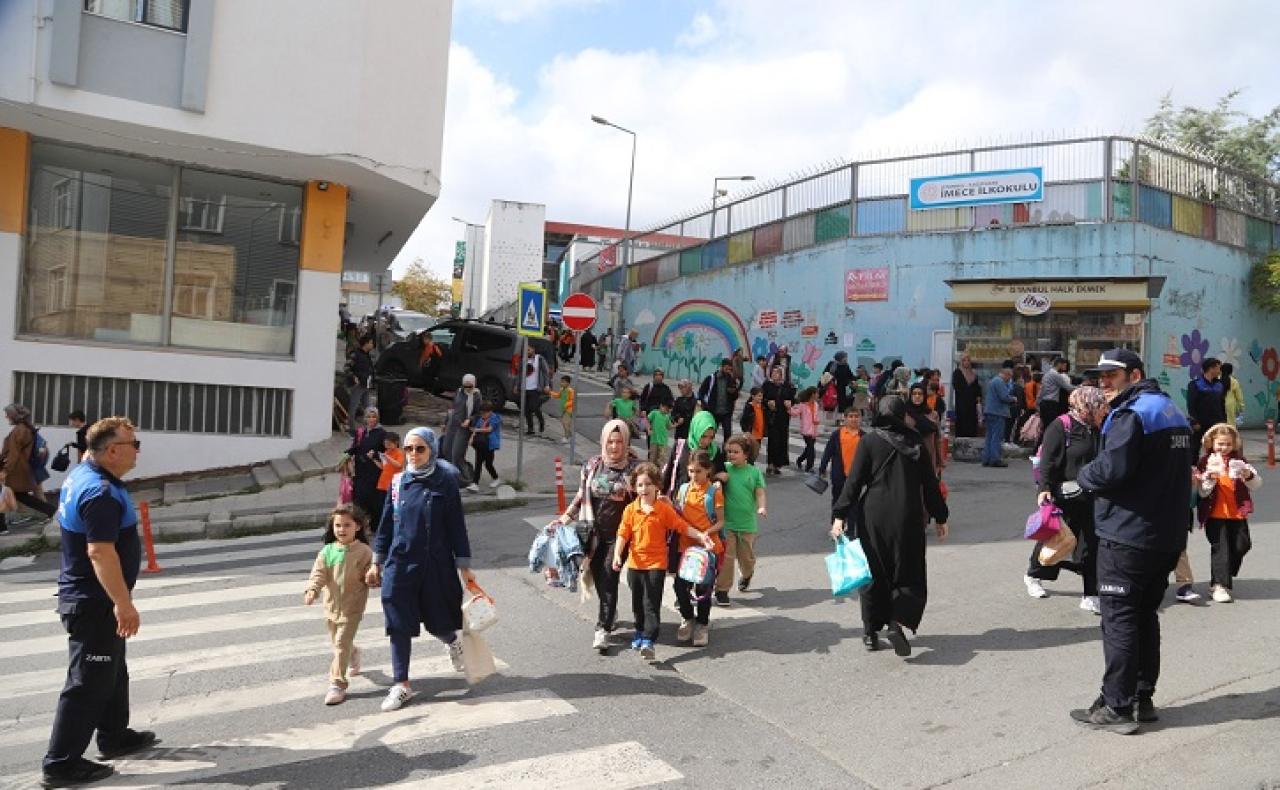 KÂĞITHANE’DE ÇOCUKLARIN GÜVENLİĞİ İÇİN OKUL ÖNLERİNDE DENETİMLER SIKLAŞTIRILDI