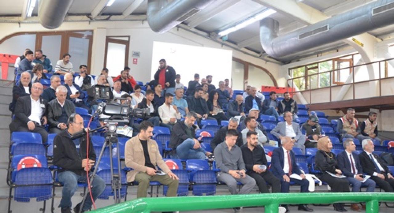 Anadolu Tarım İşletmesi yetiştirmesi elit tay satışı Veliefendi Hipodromu'nda yapıldı