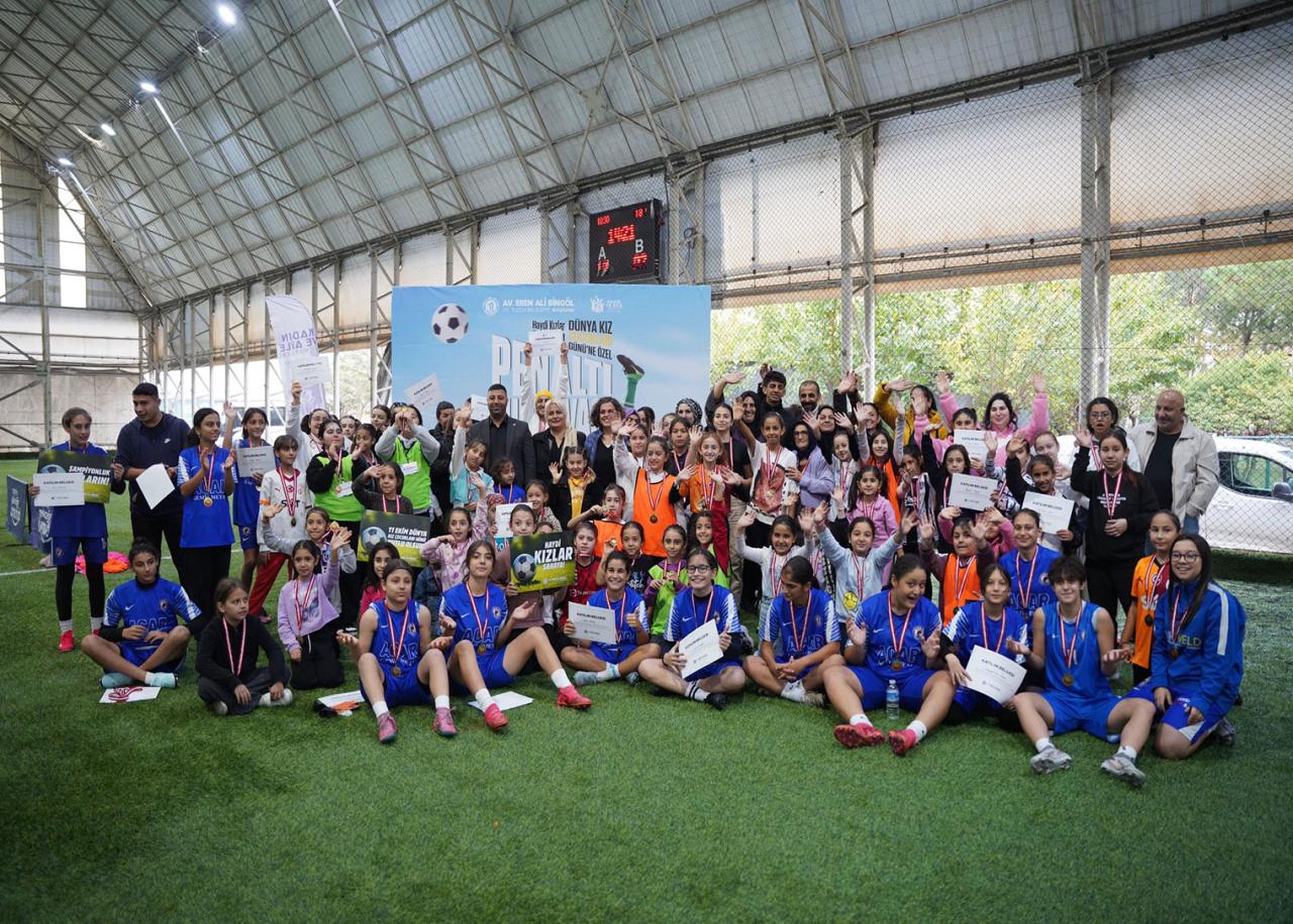 Tuzla Belediyesi’nden Dünya Kız Çocukları Günü’ne özel penaltı turnuvası