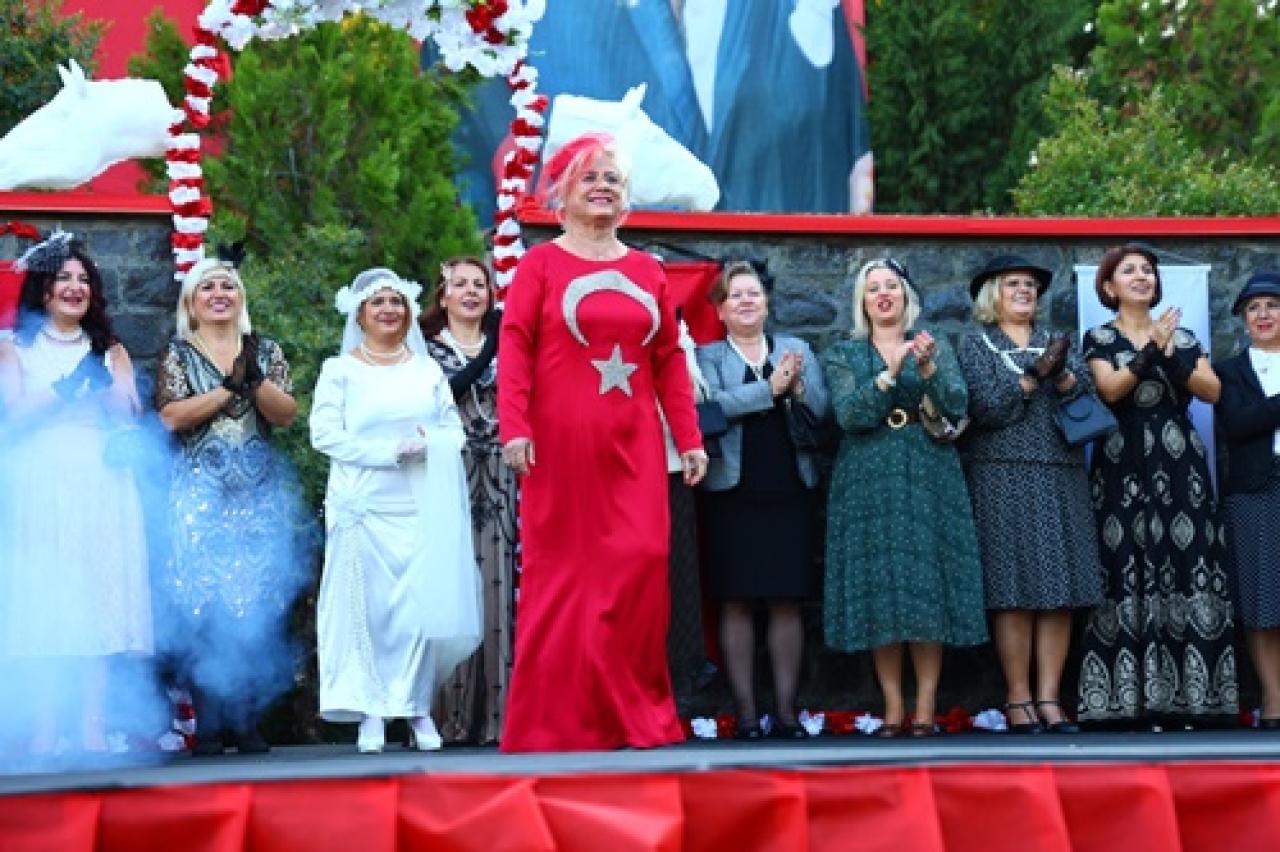 Elazığ Hipodromu’nda Cumhuriyet Defilesi düzenlendi