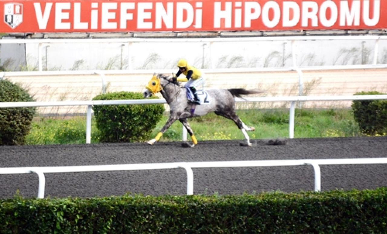 Kanuni Sultan Süleyman Koşusu’nu üst üste üçüncü kez Deniz Efe kazandı