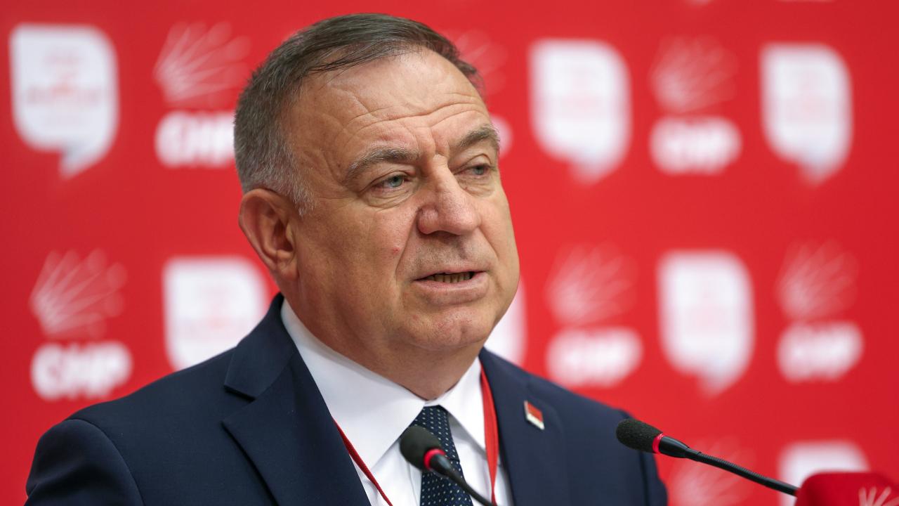 Gökan Zeybek'ten Vakıflar Kanunu Teklifine Tepki: İBB'nin Yenilediği Mekanlar Yandaş Vakıflara Mı Verilecek?