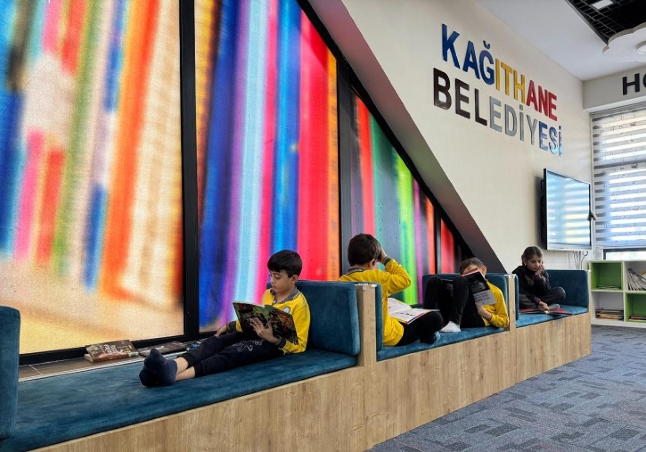 EMNİYETEVLERİ ÇOCUK KÜTÜPHANESİ MİNİK ZİYARETÇİLERİNİ AĞIRLIYOR