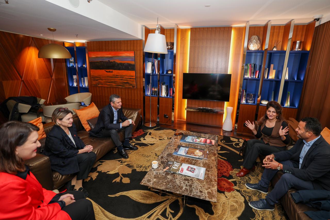 Cumhuriyet Halk Partisi Genel Başkanı Özgür Özel, İsviçre’de...