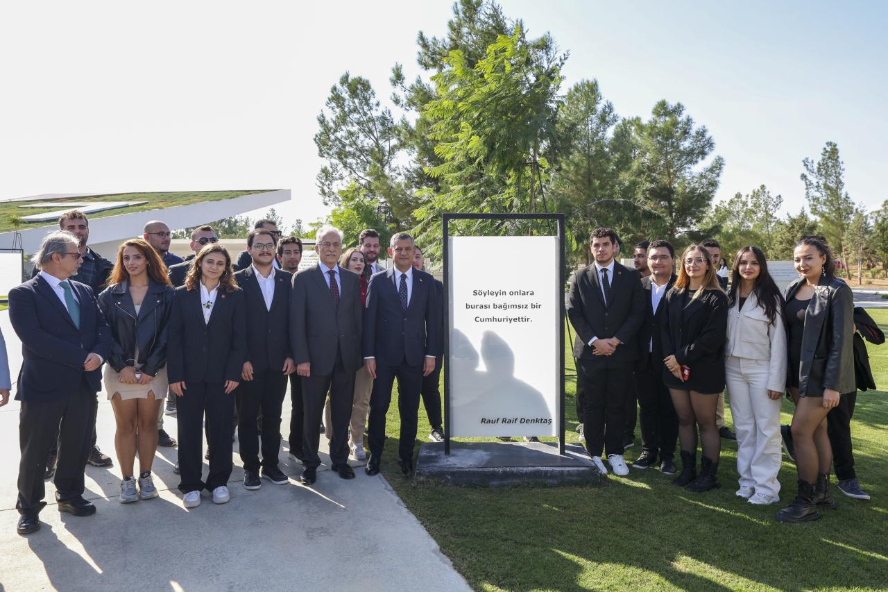 Cumhuriyet Halk Partisi Genel Başkanı Özgür Özel, Kuzey Kıbrıs Türk Cumhuriyeti'nde...