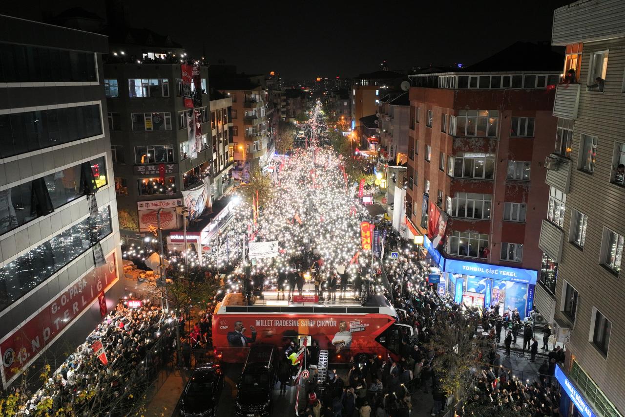 CHP Lideri Özgür Özel: “Yapamıyorsan Getir Sandığı, Yapacaklar Göreve Hazır; Yönetemeyenden Cumhurbaşkanı Olmaz”