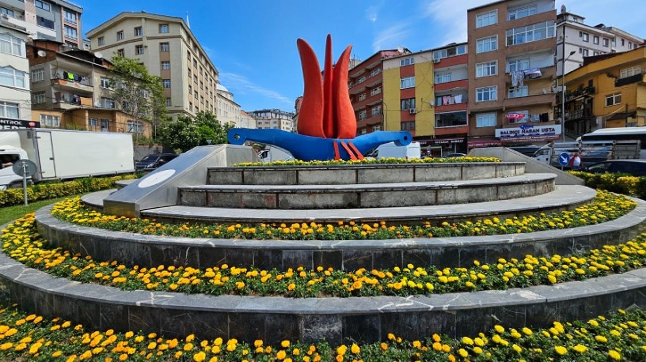 KÂĞITHANE’DE YEŞİL ALANLAR RENKLENİYOR