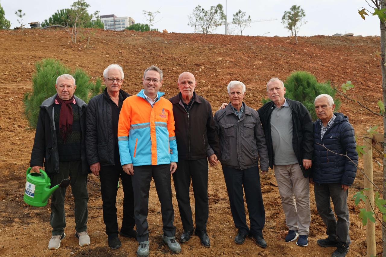 BAŞKAN KARTOĞLU ÇINARLARIMIZLA FİDAN DİKTİ